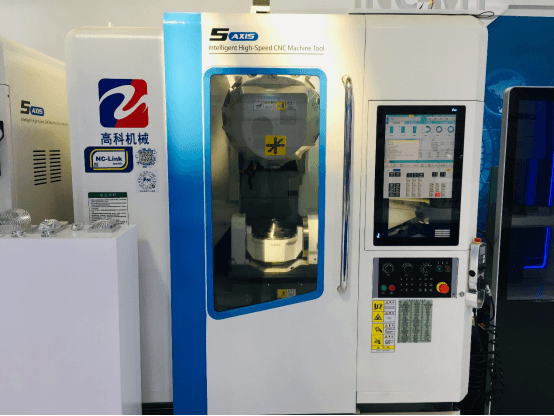 華中9型智能數(shù)控系統(tǒng)助力中國(guó)機(jī)床“開道超車”425.png